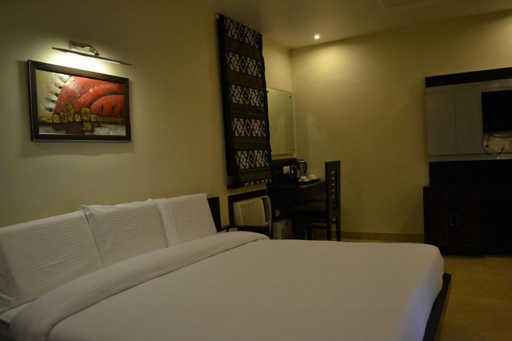 Hotel Ravisha Continental Prayagraj Room photo